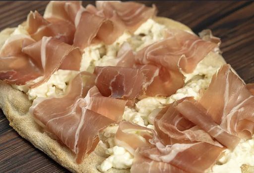 Pinsa alla Crudo e Mozzarella — Momento Lungotevere