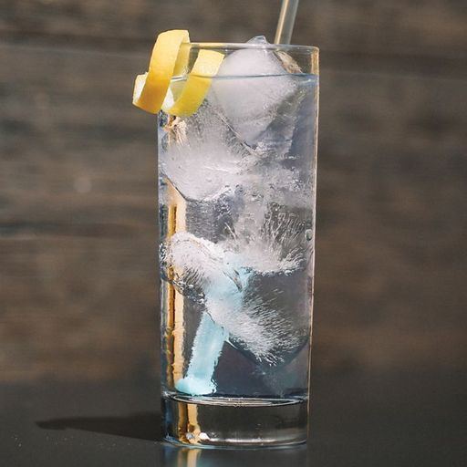 Vodka Tonic — Momento Lungotevere